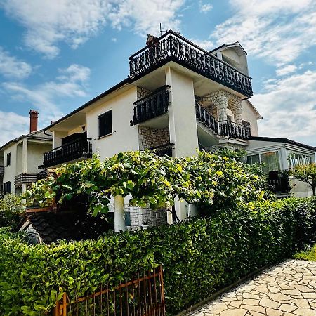 Casa Blanca Apartment Умаг Екстериор снимка